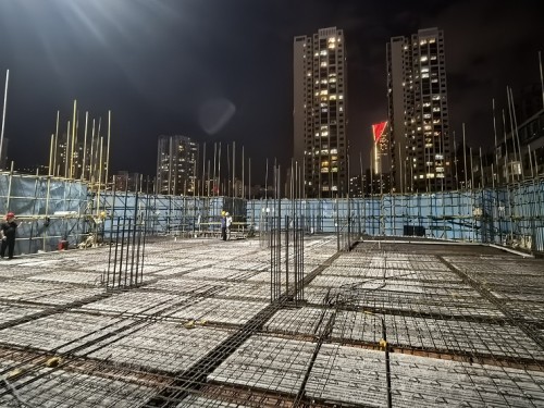 戰雨季 搶工期——蘭州實驗小學綜合教學樓項目全力推進工程建設